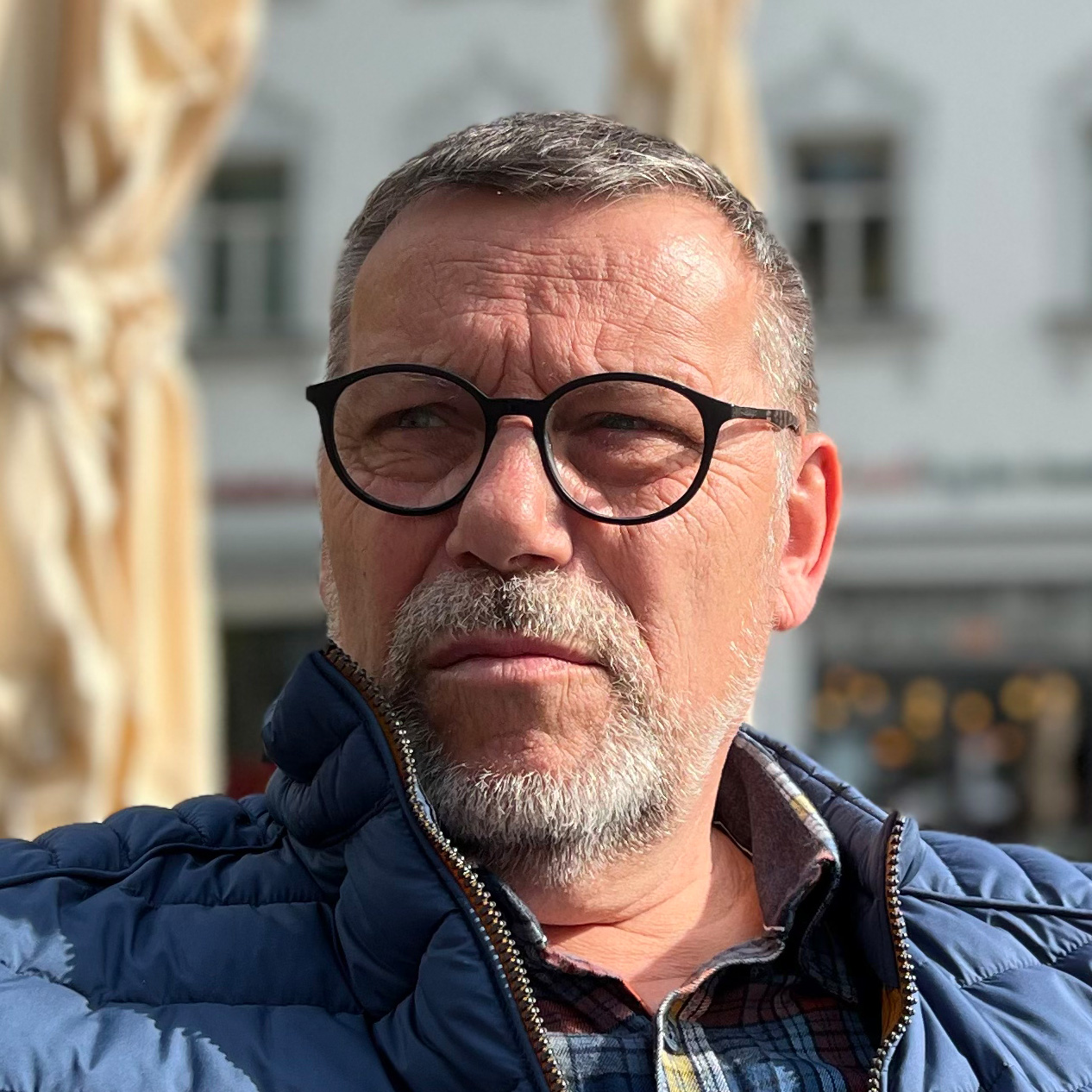 Porträt eines Mannes, möglicherweise ein Pastor oder Kirchenführer.