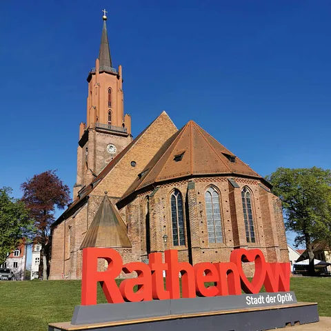 Die St. Marien-Andreas Kirche mit Gerüsten für Renovierungsarbeiten.